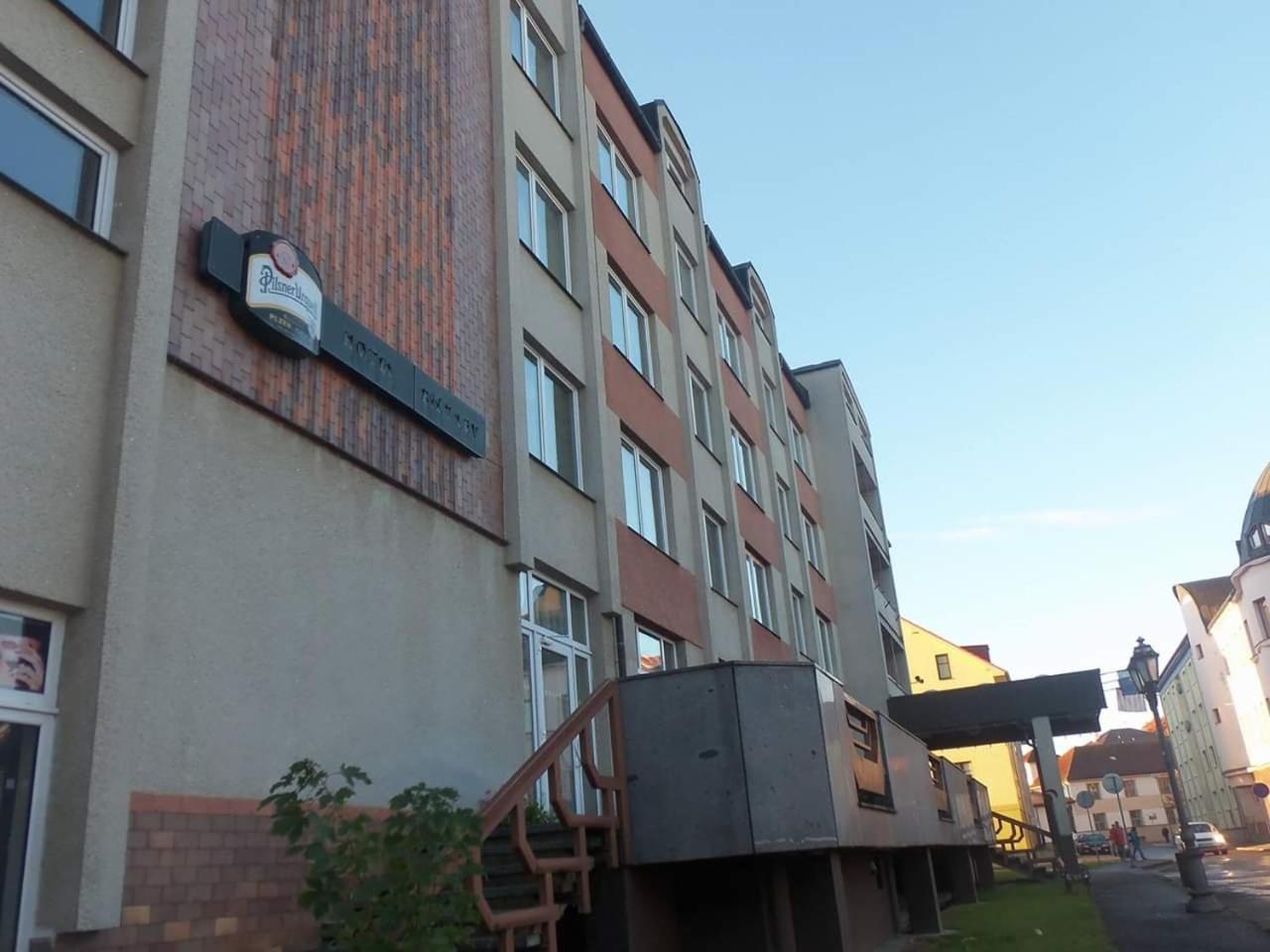 Hotel Bily Lev Рокицани Екстер'єр фото